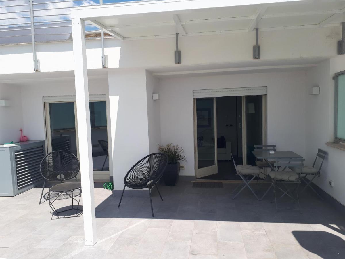 רומא Penthouse 40 In Trastevere With Seasonally Jacuzzi מראה חיצוני תמונה