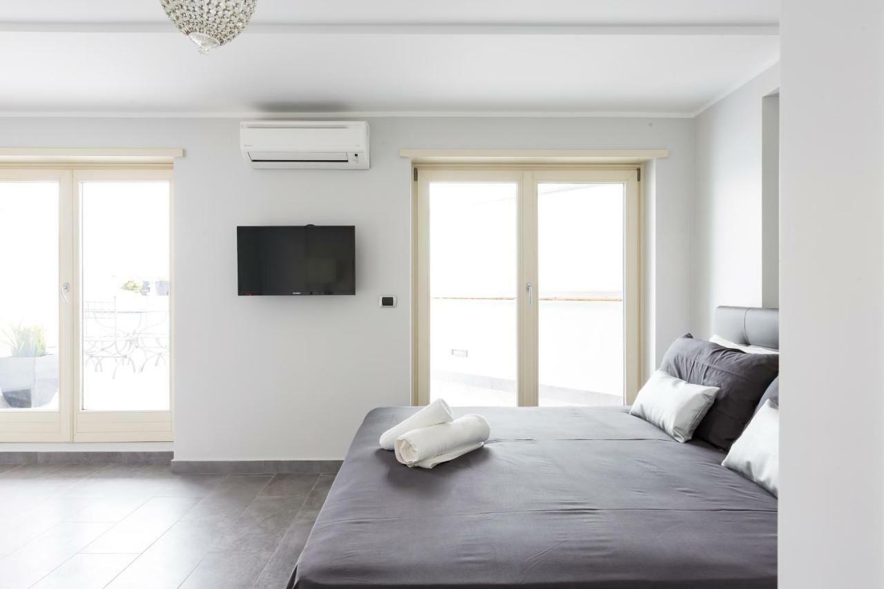 רומא Penthouse 40 In Trastevere With Seasonally Jacuzzi מראה חיצוני תמונה