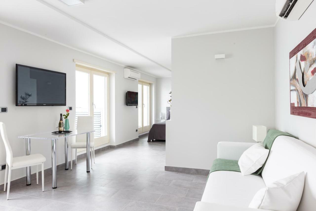 רומא Penthouse 40 In Trastevere With Seasonally Jacuzzi מראה חיצוני תמונה